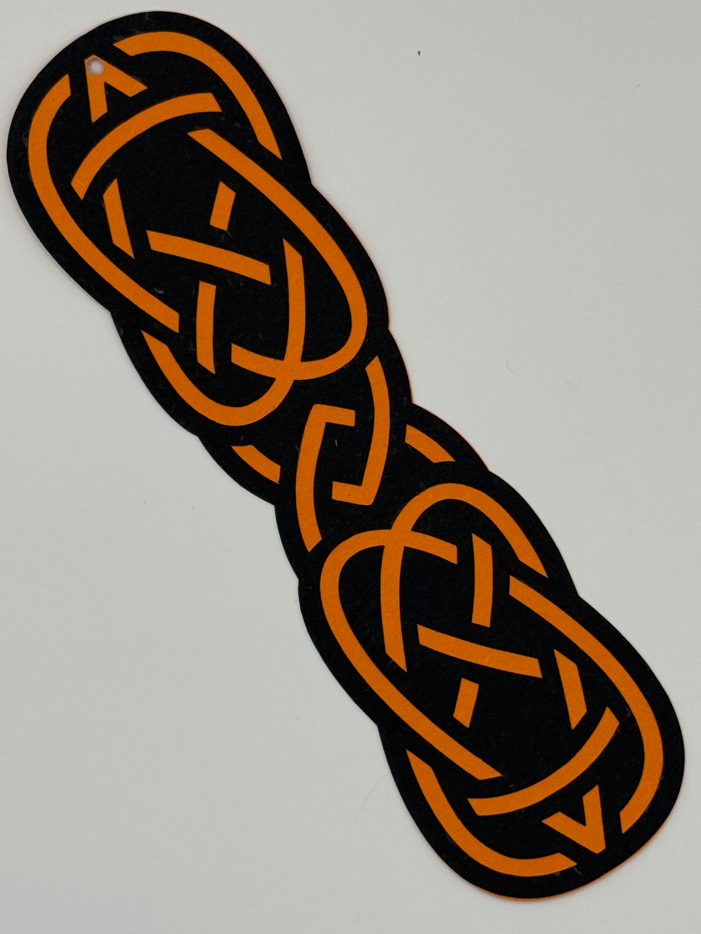 Saga Bond – Oransje/svart