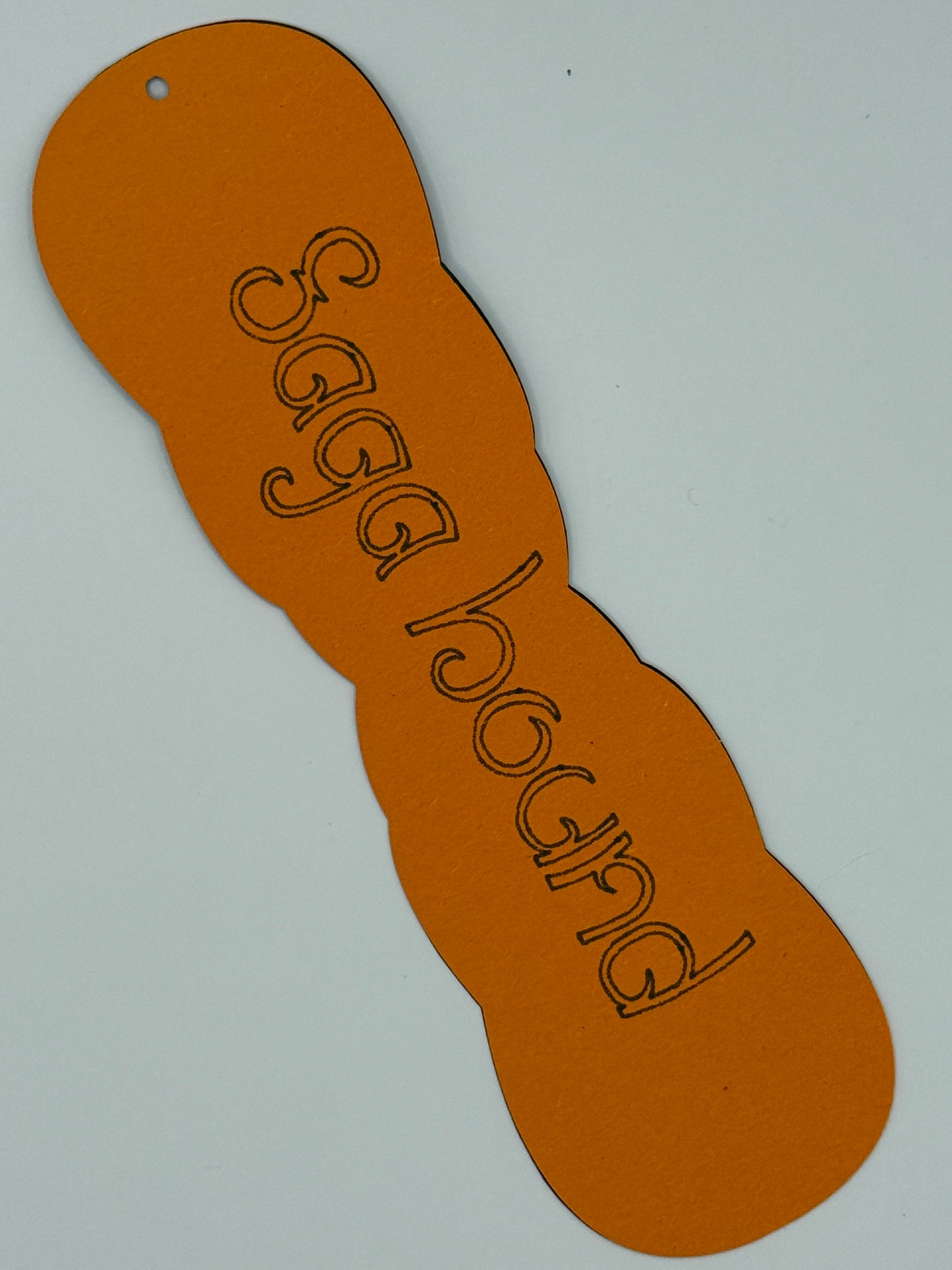 Saga Bond – Oransje/svart