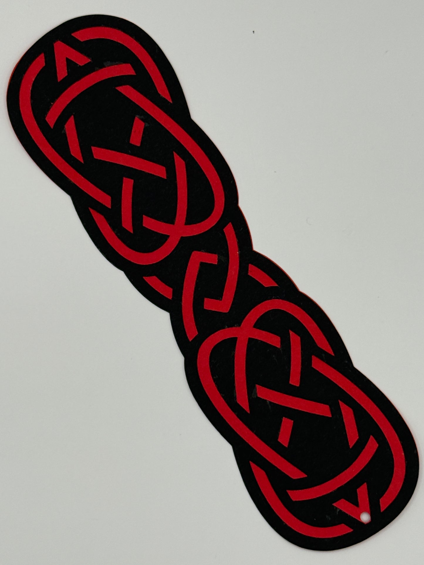 Saga Bond – Svart/rød